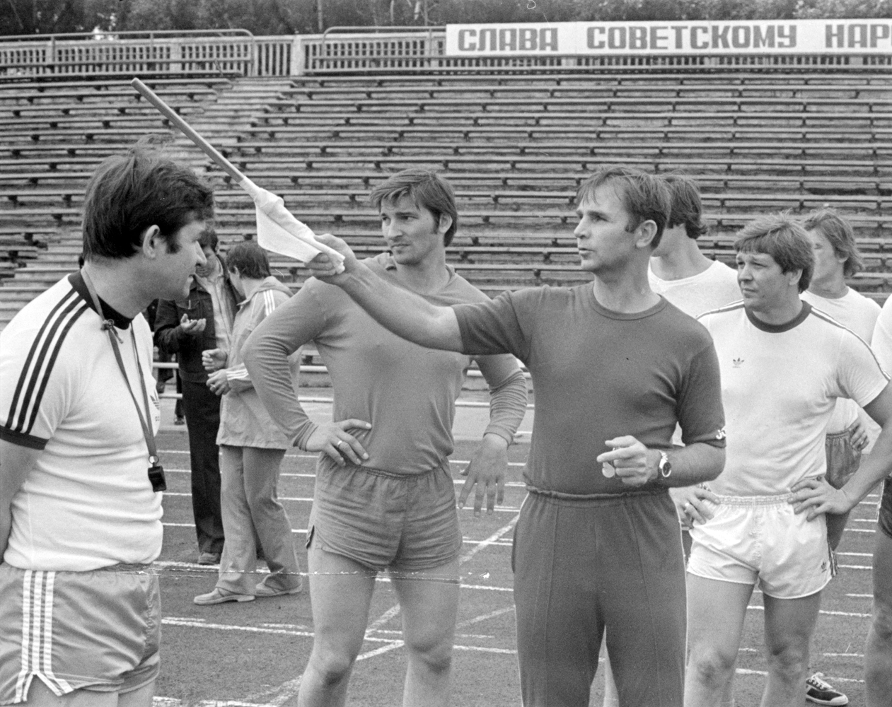 1977 г. Тренировка сборной СССР. Владимир Юрзинов, Владислав Третьяк, Виктор Тихонов и Александр Мальцев