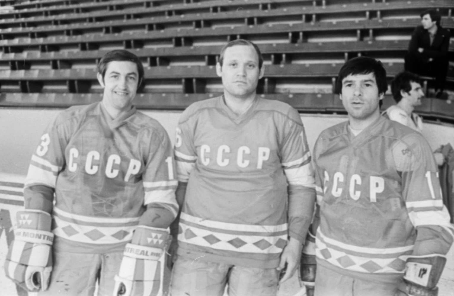 1982 г. Члены сборной СССР по хоккею с шайбой Борис Михайлов, Владимир Петров и Валерий Харламов